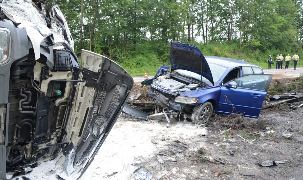 LKW umgestuerzt A 1 Rich Saarbruecken P007.JPG